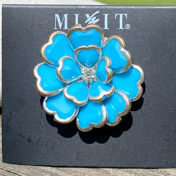Mix It Jewelry - Large blue flower fashion ring adjustable stretch ring - brand new
